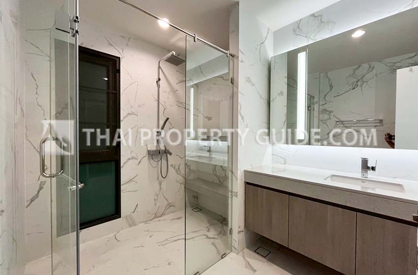 House with Shared Pool in Srinakarin 
